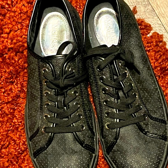 Women’s Shoes, Attire, Handbags - Picture 15 of 16